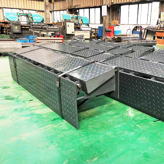 Edge-of Dock Leveler