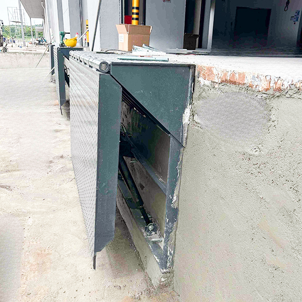 edge-of-dock leveler