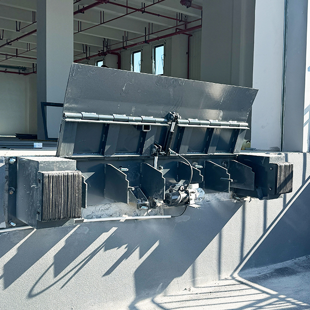 Edge-of-Dock Leveler