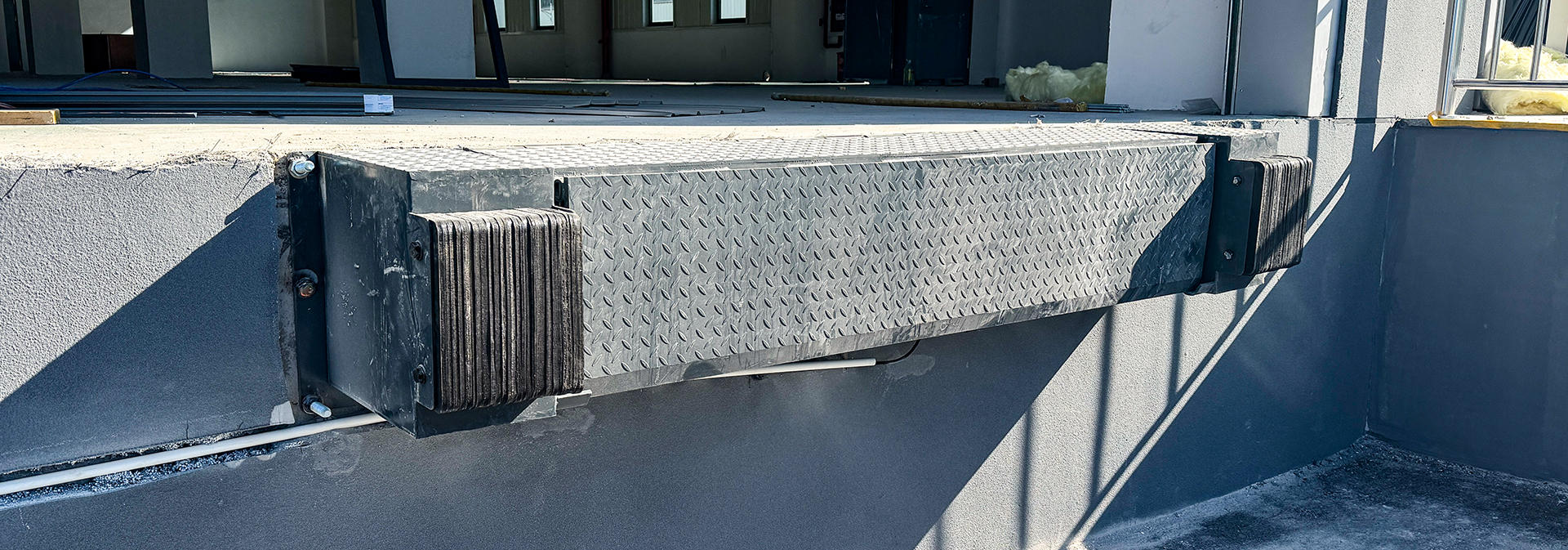 Edge-of-Dock-Leveler-1.jpg
