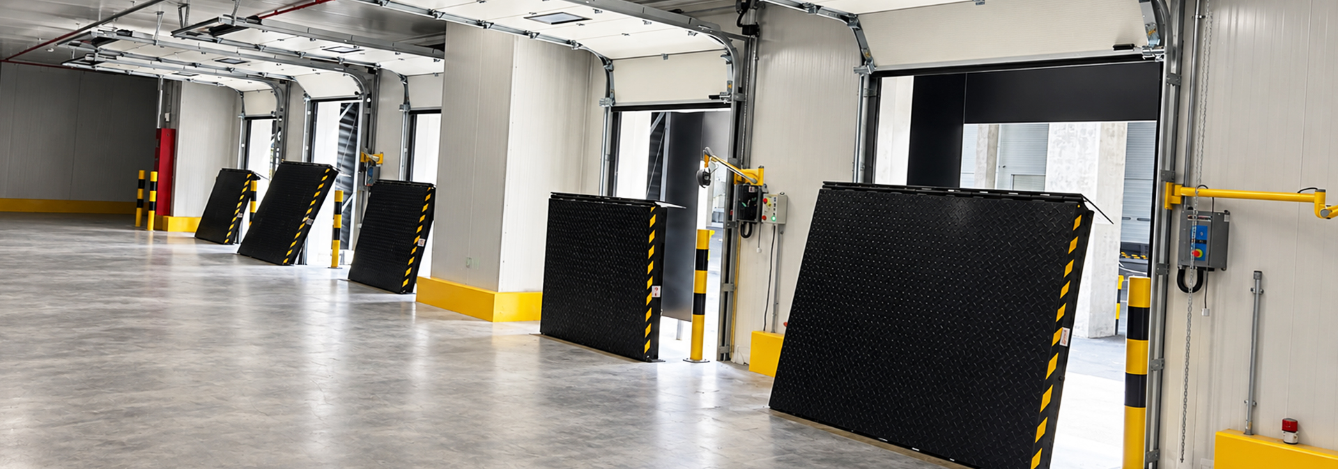 Vertical-Dock-Levelers.jpg